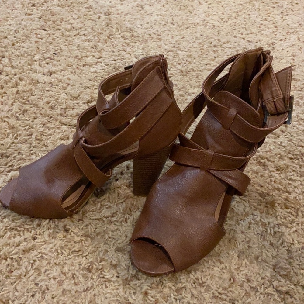 Women’s high heel shoes